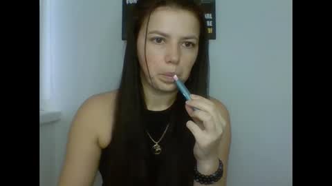 make_mesmile online show from December 17, 2025, 7:36 am