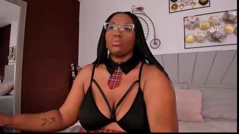 makena online show from October 17, 2025, 3:42 am