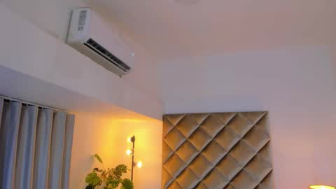 Call Me  Mala   online show from April 21, 2026, 1:42 am