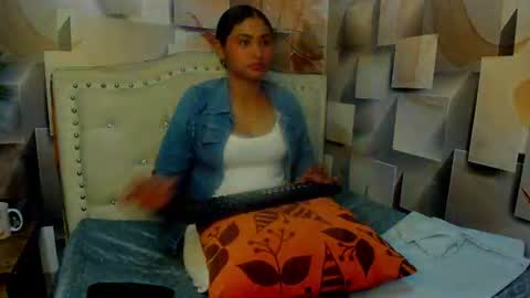 Snapshot of malaika_chalo chatting on August 3, 2026, 4:44 pm M A L A I K A online show from August 3, 2026, 4:44 pm