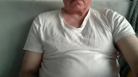 Snapshot of male_toy1 chatting on April 24, 2026, 6:10 pm male_toy1 online show from April 24, 2026, 6:10 pm