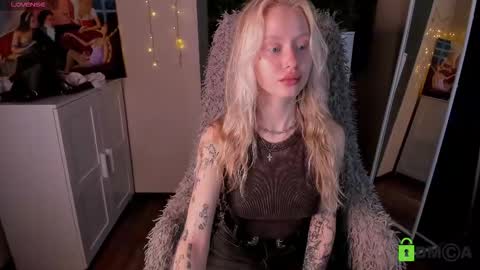 Malena online show from November 7, 2025, 10:37 am