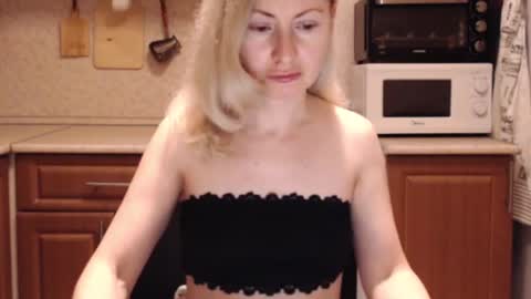 Malena online show from March 12, 2026, 9:32 pm