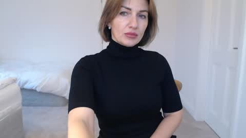 mallinia online show from February 10, 2025, 5:30 pm