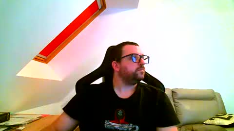 breton online show from December 14, 2025, 10:58 pm