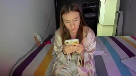 instagram  nueela   online show from December 2, 2024, 12:41 am