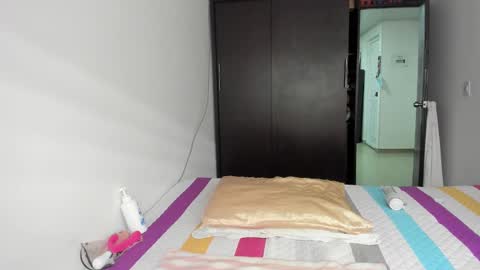 instagram  nueela   online show from December 9, 2024, 8:33 pm