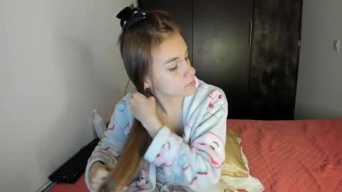 instagram  nueela   online show from January 3, 2025, 11:33 pm