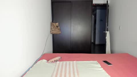 instagram  nueela   online show from January 11, 2025, 12:44 am