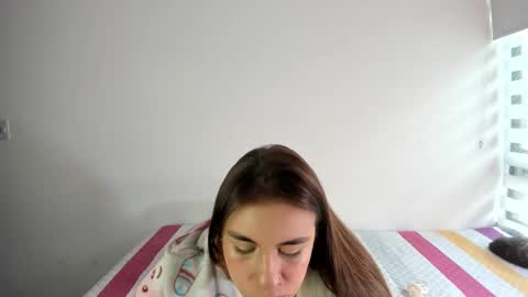 instagram  nueela   online show from November 25, 2025, 8:09 pm