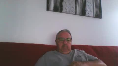 OLDMANFREE online show from May 17, 2026, 4:25 pm