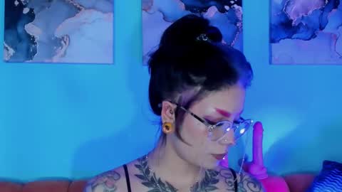   online show from November 19, 2025, 5:02 pm