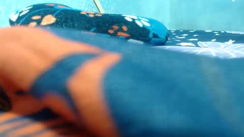 cristal online show from February 20, 2025, 2:07 am