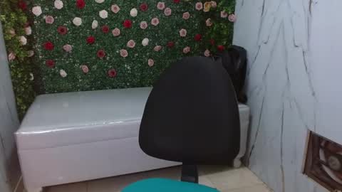 man_san11 online show from December 22, 2025, 3:31 pm