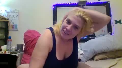 mindy22 online show from February 7, 2025, 9:37 am