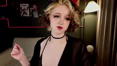 Luna online show from April 22, 2026, 10:22 pm