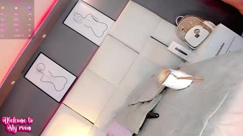 manellyksparklee online show from October 20, 2025, 1:11 pm