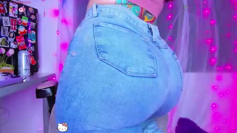Snapshot of mangoshake_ chatting on May 19, 2026, 4:19 am Manguito online show from May 19, 2026, 4:19 am