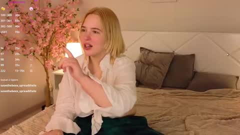 manic_pixie_ online show from March 3, 2025, 6:55 pm