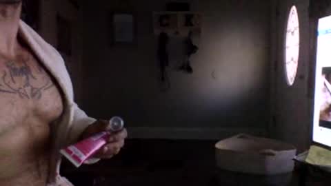 manmuscles3 online show from December 5, 2024, 8:44 pm