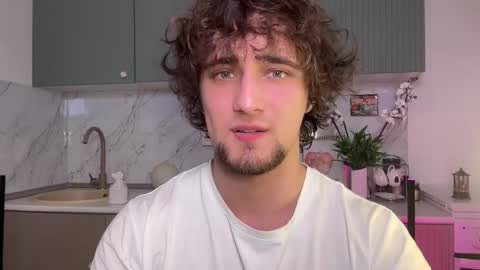 manolein online show from November 12, 2025, 3:23 pm