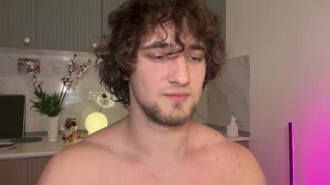 manolein online show from December 1, 2025, 8:03 pm