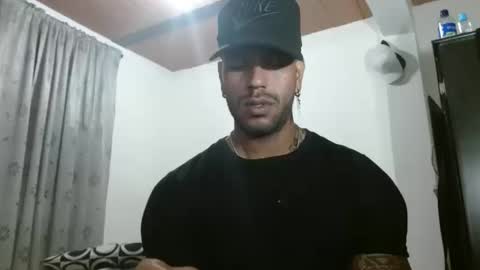 Snapshot of manolofitt chatting on October 16, 2025, 11:39 pm Manolo online show from October 16, 2025, 11:39 pm