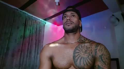 Snapshot of manolofitt chatting on October 17, 2025, 1:46 pm Manolo online show from October 17, 2025, 1:46 pm