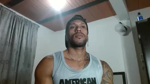 Snapshot of manolofitt chatting on October 19, 2025, 12:22 am Manolo online show from October 19, 2025, 12:22 am