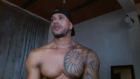 Snapshot of manolofitt chatting on October 29, 2025, 2:52 pm Manolo online show from October 29, 2025, 2:52 pm