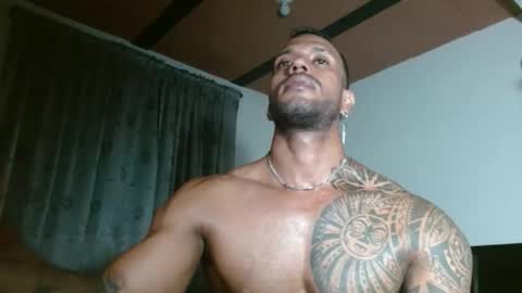 Snapshot of manolofitt chatting on November 2, 2025, 2:25 am Manolo online show from November 2, 2025, 2:25 am