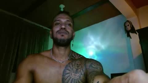 Snapshot of manolofitt chatting on November 19, 2025, 1:38 am Manolo online show from November 19, 2025, 1:38 am