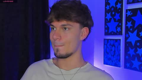  independent model online show from April 21, 2026, 3:02 am