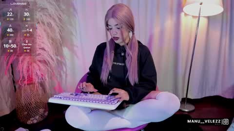 manu  velezz   Help me to get to 100 thumbs ups Tip 25tks  Rate me  online show from March 31, 2026, 7:09 am