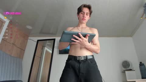 manucute 23  online show from December 13, 2024, 5:21 pm