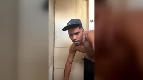 Snapshot of manuel__brown chatting on June 17, 2026, 12:40 pm Manuel online show from June 17, 2026, 12:40 pm