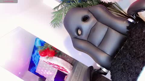 Manuela Kingsley online show from February 15, 2025, 4:01 pm