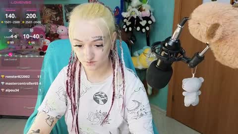 Manuela online show from December 19, 2024, 8:44 pm