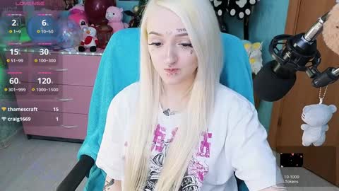 Manuela online show from December 21, 2024, 6:44 pm