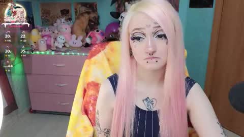 Manuela online show from January 6, 2026, 8:12 pm