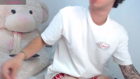 Snapshot of manuelr77 chatting on May 9, 2026, 3:01 am Manuel online show from May 9, 2026, 3:01 am