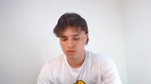 Snapshot of manuelr77 chatting on June 14, 2026, 2:24 am Manuel online show from June 14, 2026, 2:24 am