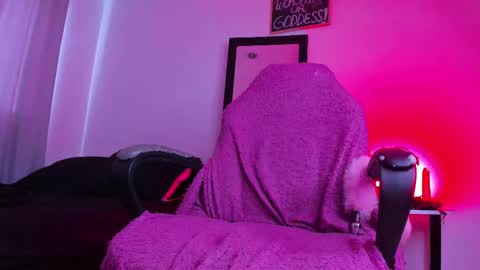 manuevans10 online show from February 19, 2025, 5:16 pm