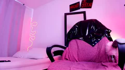 manuevans10 online show from September 16, 2025, 12:28 pm