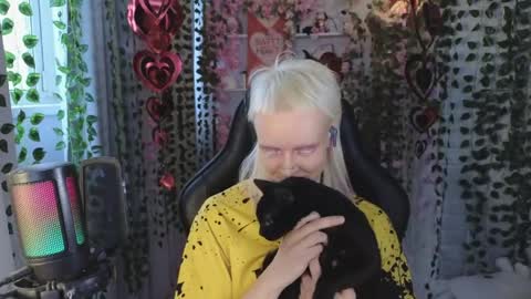 Sasha online show from April 6, 2026, 1:01 pm