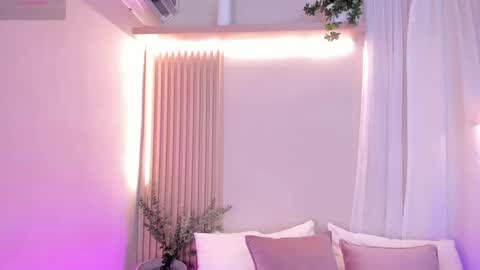 Mara  online show from December 15, 2025, 1:10 am