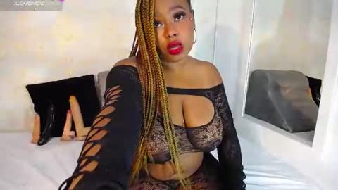 mara_thompsonn online show from June 18, 2026, 12:42 pm