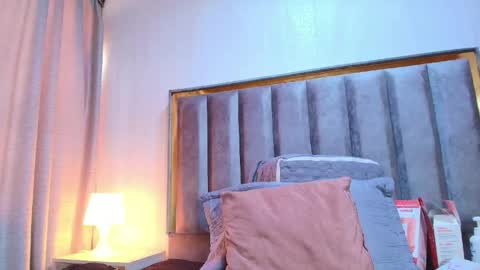maraa_x online show from April 25, 2026, 6:05 pm