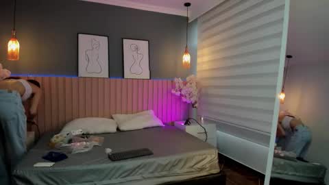 Mara  online show from November 9, 2025, 7:12 pm