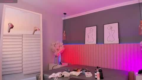 Mara  online show from December 3, 2025, 8:18 pm